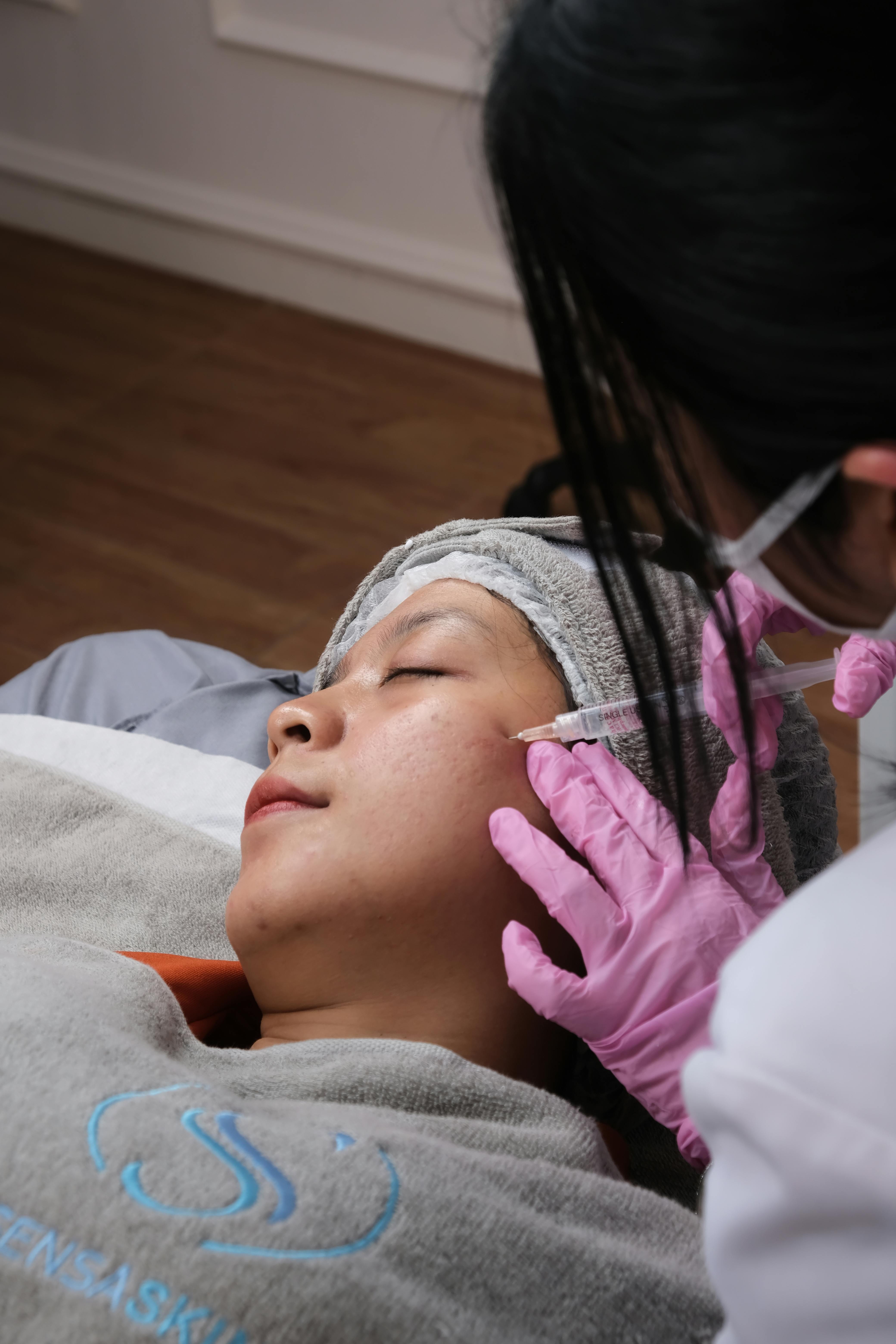 BİO Expender skin booster biyostimülatör yüz enjeksiyonu uygulaması
