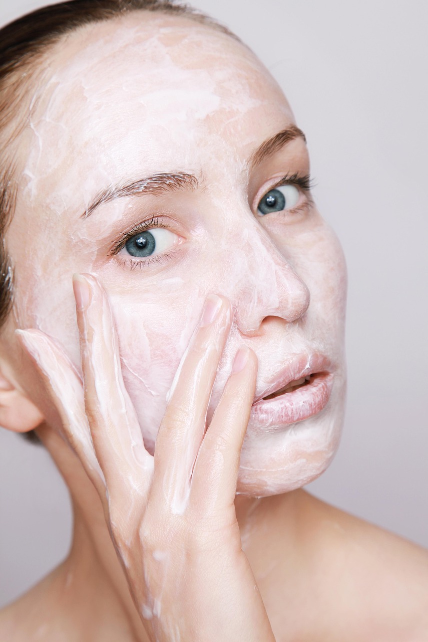 Kollajen cilt bakımı serum uygulaması